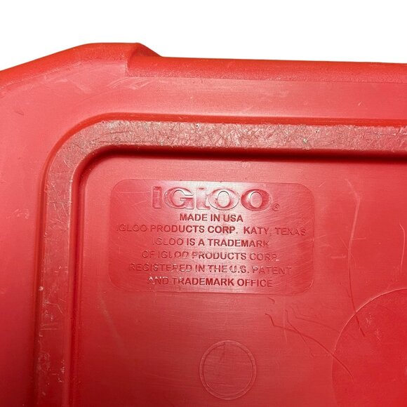 Igloo Laguna 9-Quart Hard Cooler Red & White 13 Twelve-Ounce Cans Cool Riser USA - Picture 4 of 9